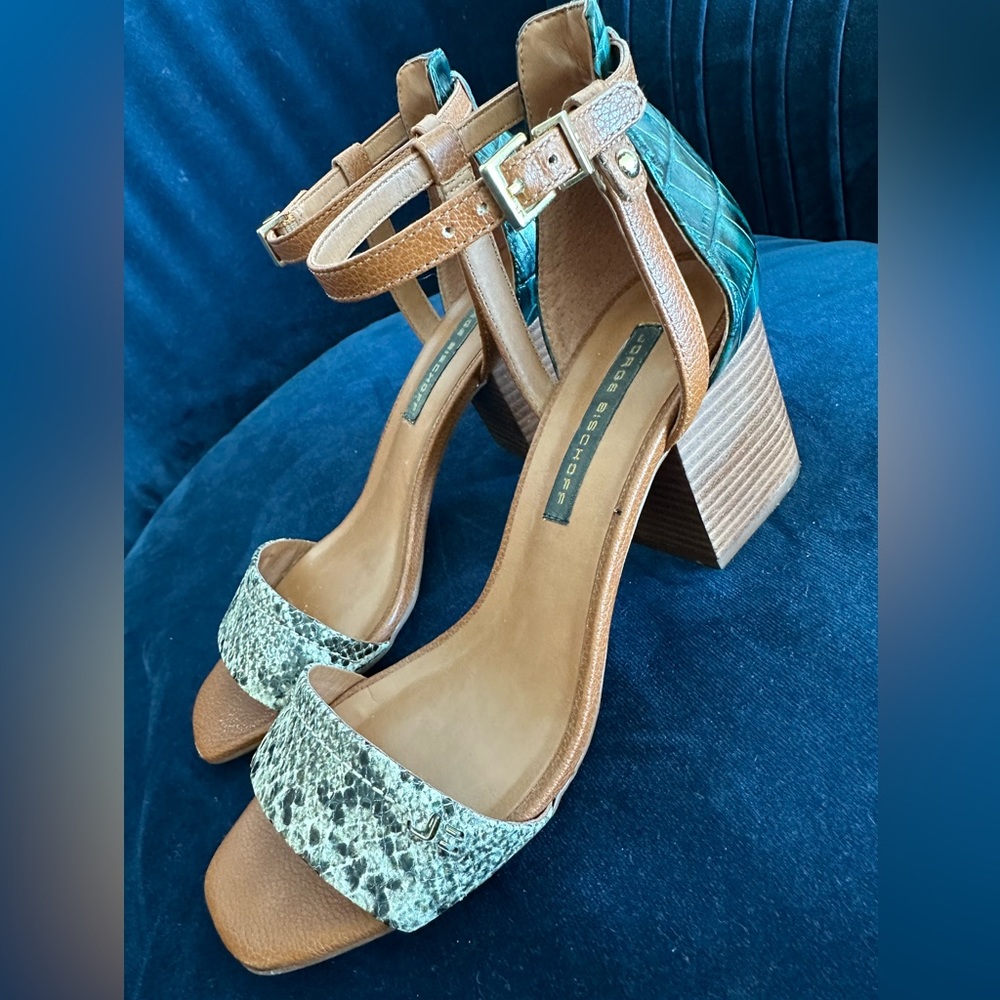Jorge Bischoff sandals like new. Size 7.